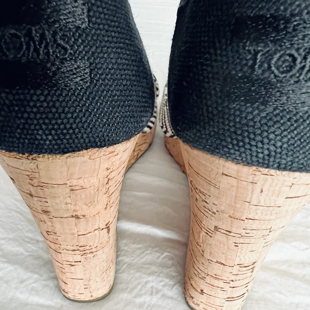 ☀️TOMS~ Strappy Wedges~ Size 8☀️ - Picture 14 of 16